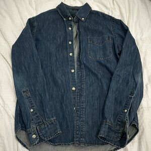 Men’s small J. Crew denim long sleeve shirt. Beautiful color and great quality!